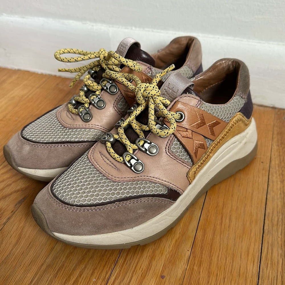 Frye Willow Trek sneakers size 6.5